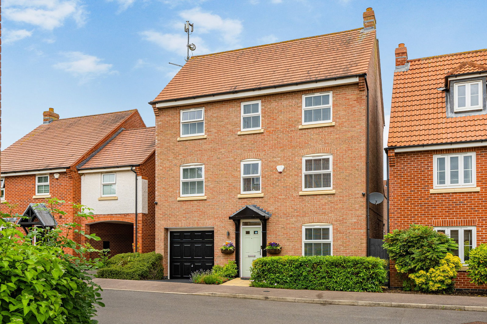 Marron Close, Fernwood, Newark